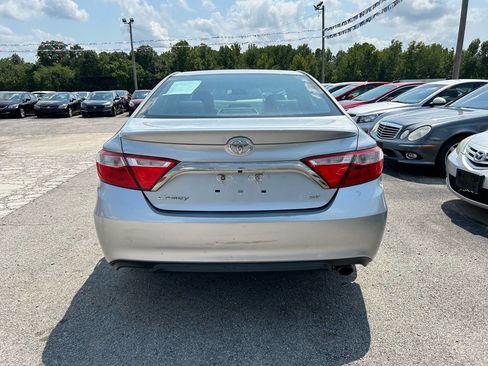 Used 2017 Toyota Camry SE image 5