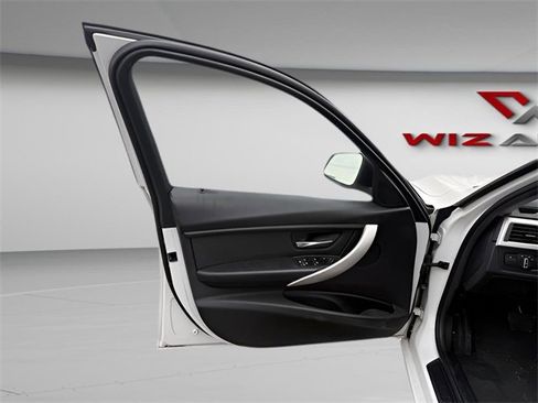 Used 2018 BMW 320i xDrive Sedan w/ Convenience Package image 8