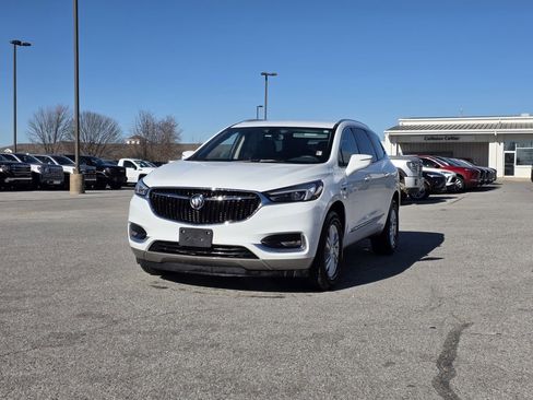 Used 2021 Buick Enclave Essence image 3