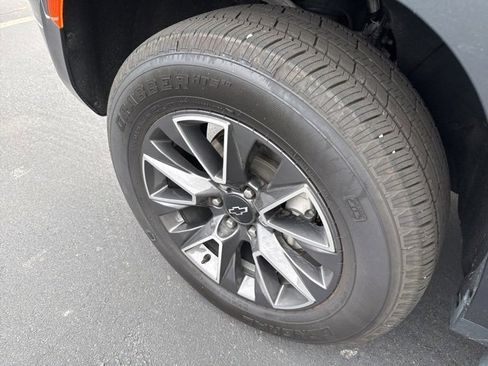 Used 2022 Chevrolet Tahoe Z71 w/ Luxury Package image 14