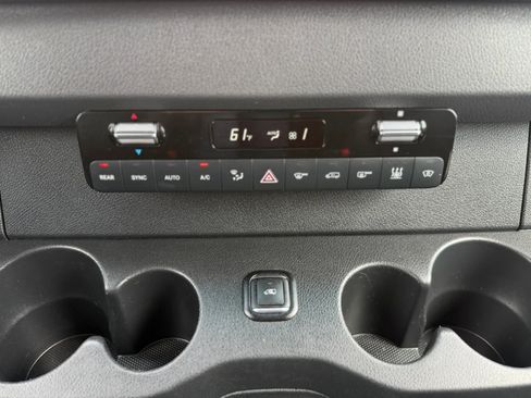 Used 2025 Mercedes-Benz Sprinter 2500 image 24