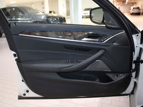 Certified 2023 BMW 530e w/ M Sport Package image 8