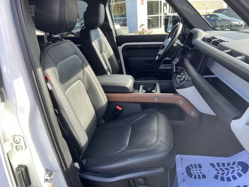 Used 2024 Land Rover Defender 110 X-Dynamic SE AWD/4WD image 27