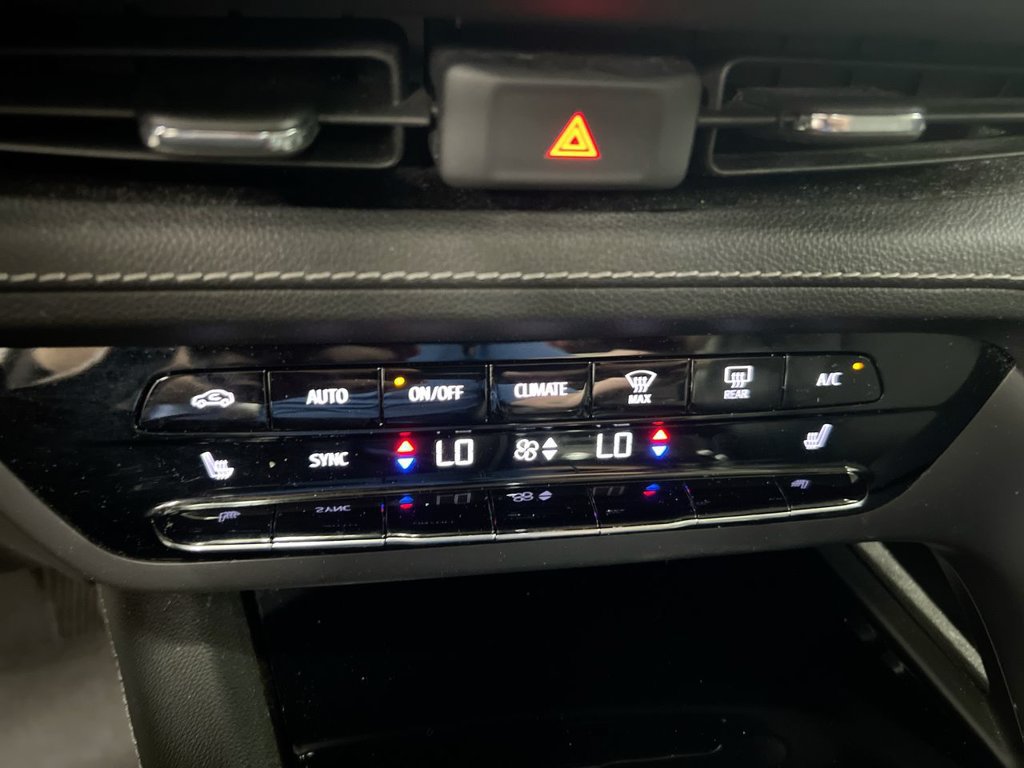 Used 2021 Buick Envision Essence w/ Technology Package I AWD/4WD image 17