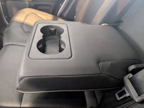 Used 2024 Land Rover Defender 110 SE image 26