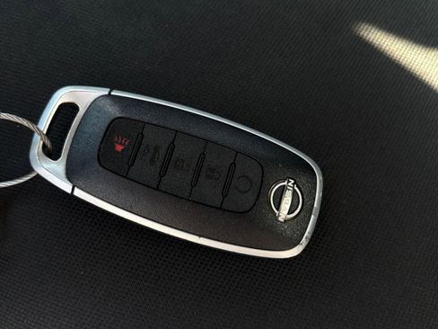 Used 2025 Nissan Versa SV image 26