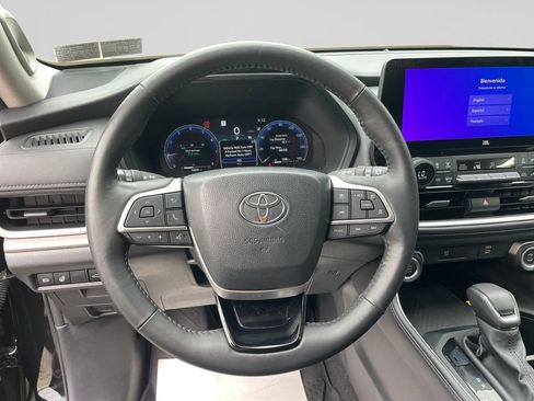 Used 2024 Toyota Grand Highlander AWD image 22