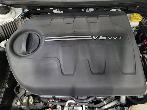 Used 2019 Jeep Cherokee Limited w/ Technology Group AWD/4WD image 30