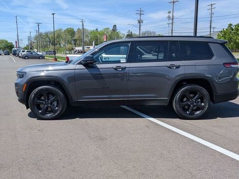 Used 2024 Jeep Grand Cherokee L Laredo AWD/4WD image 2