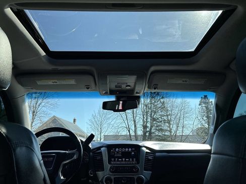 Used 2019 GMC Yukon XL SLT w/ Graphite Performance Edition image 21