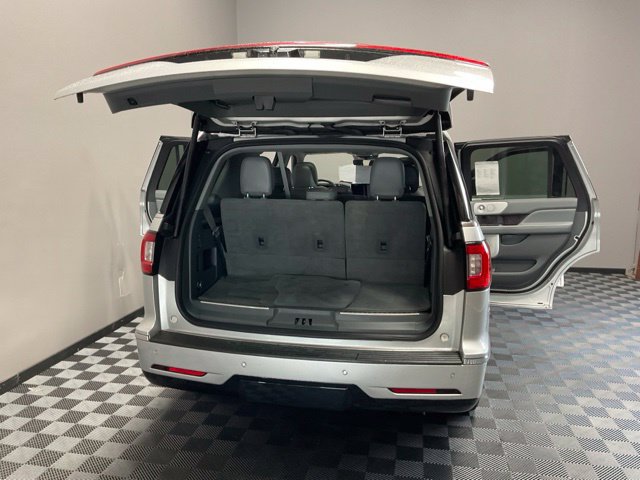 Used 2019 Lincoln Navigator Reserve AWD/4WD image 30