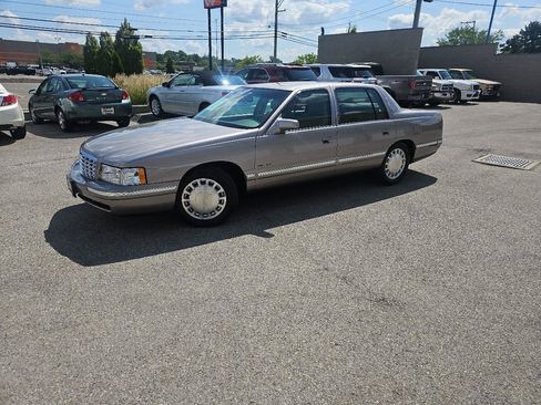 Used 1998 Cadillac De Ville FWD image 2
