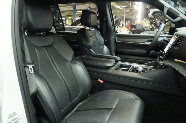 Used 2024 Jeep Wagoneer Series II w/ Flexible Seating Group RWD image 23