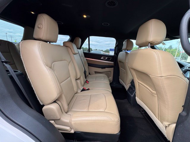 Used 2017 Ford Explorer XLT w/ Equipment Group 202A AWD/4WD image 14