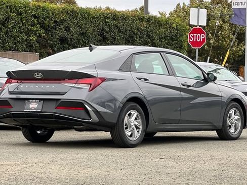 New 2026 Hyundai Elantra SE FWD image 6