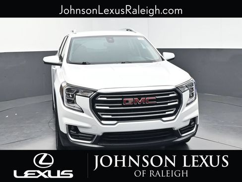 Used 2022 GMC Terrain SLT w/ Infotainment Package II FWD image 4