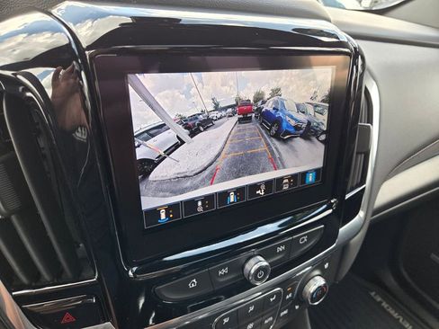Used 2023 Chevrolet Traverse High Country FWD image 36