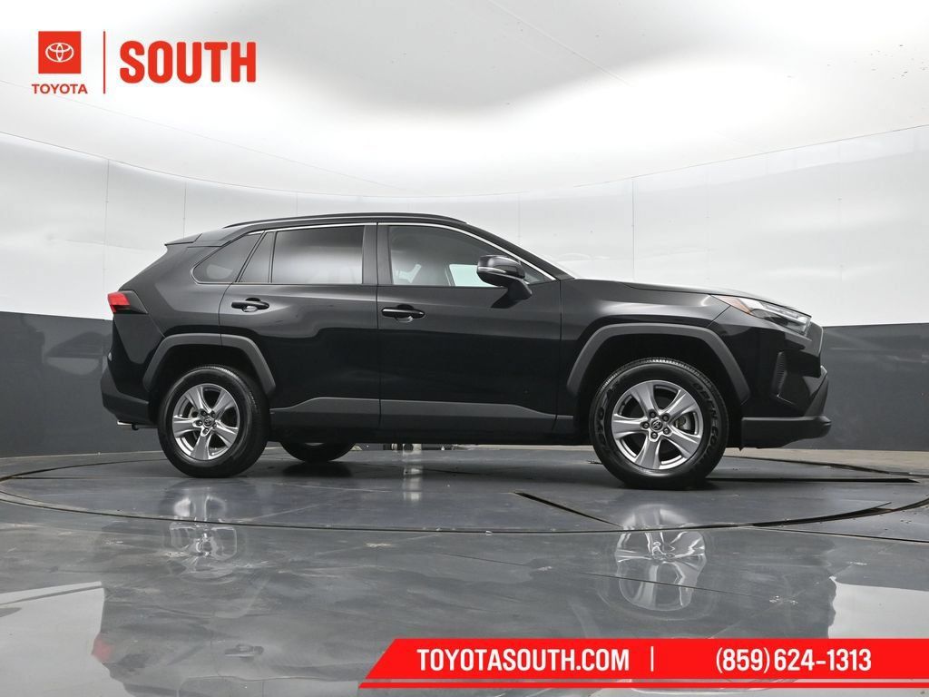 Used 2025 Toyota RAV4 XLE AWD/4WD image 36