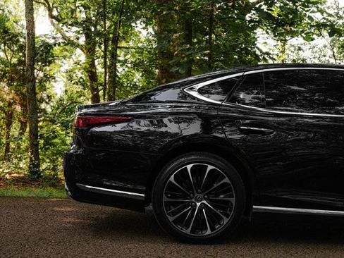 Used 2023 Lexus LS 500h AWD w/ Luxury Package image 5
