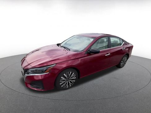 Used 2025 Nissan Altima 2.5 SV FWD image 8