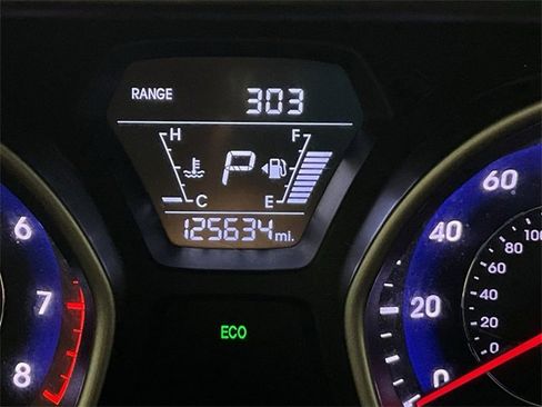 Used 2015 Hyundai Elantra SE image 28