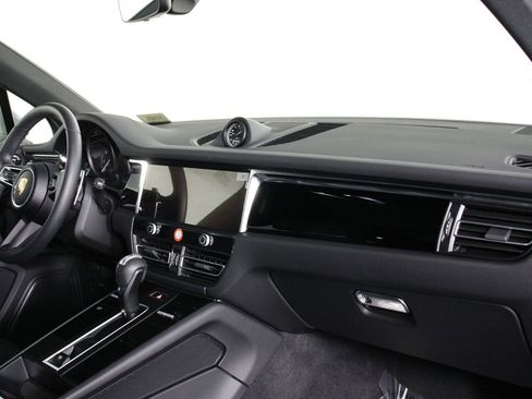 Certified 2025 Porsche Macan image 24