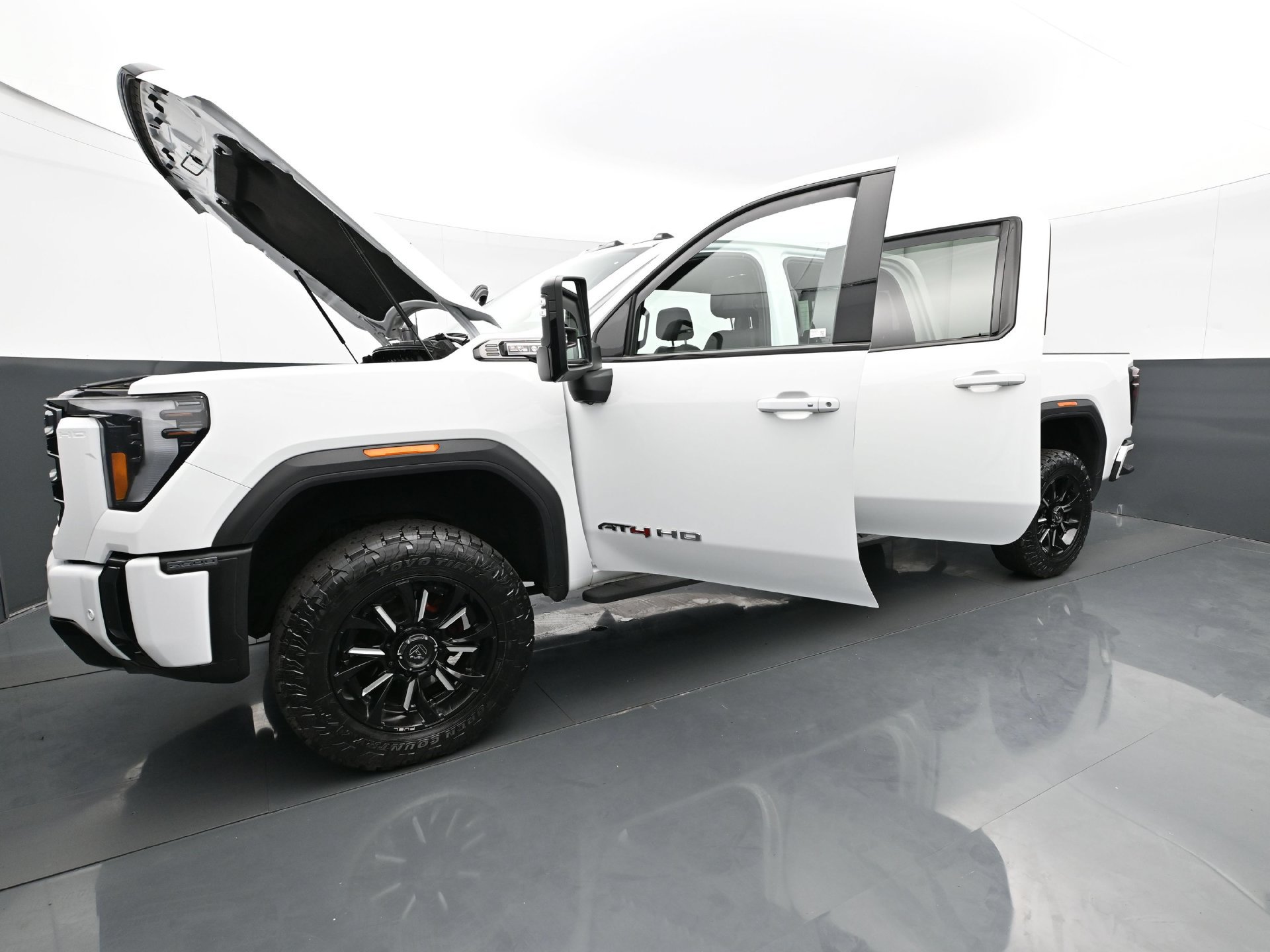 Used 2024 GMC Sierra 2500 AT4 w/ AT4 Premium Plus Package AWD/4WD image 32