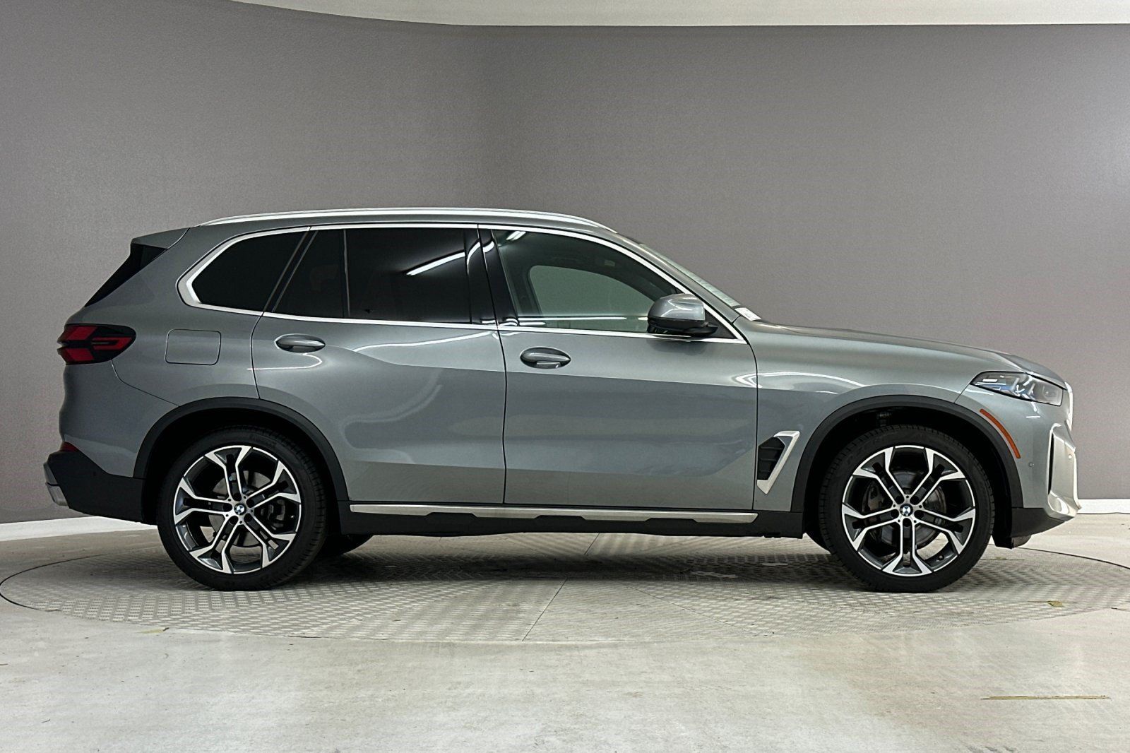 Used 2026 BMW X5 sDrive40i w/ Parking Assistance Package RWD image 7