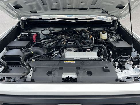 Used 2025 Toyota Tacoma SR5 AWD/4WD image 25