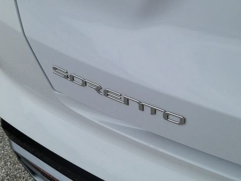 Used 2023 Kia Sorento S FWD image 5