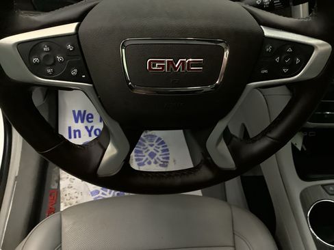 Used 2023 GMC Acadia SLT w/ Technology Package AWD/4WD image 16