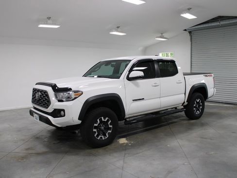 Used 2022 Toyota Tacoma TRD Off-Road w/ Technology Package image 4