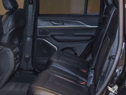 Used 2025 Jeep Grand Cherokee Limited 4xe AWD/4WD image 6