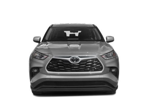 Used 2021 Toyota Highlander LE AWD/4WD image 4