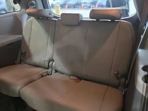 Used 2016 Toyota Sienna XLE Premium w/ Protection Package FWD image 4