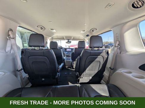 Used 2024 Chrysler Pacifica Touring-L image 18