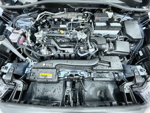 Used 2025 Toyota Corolla Cross L image 11