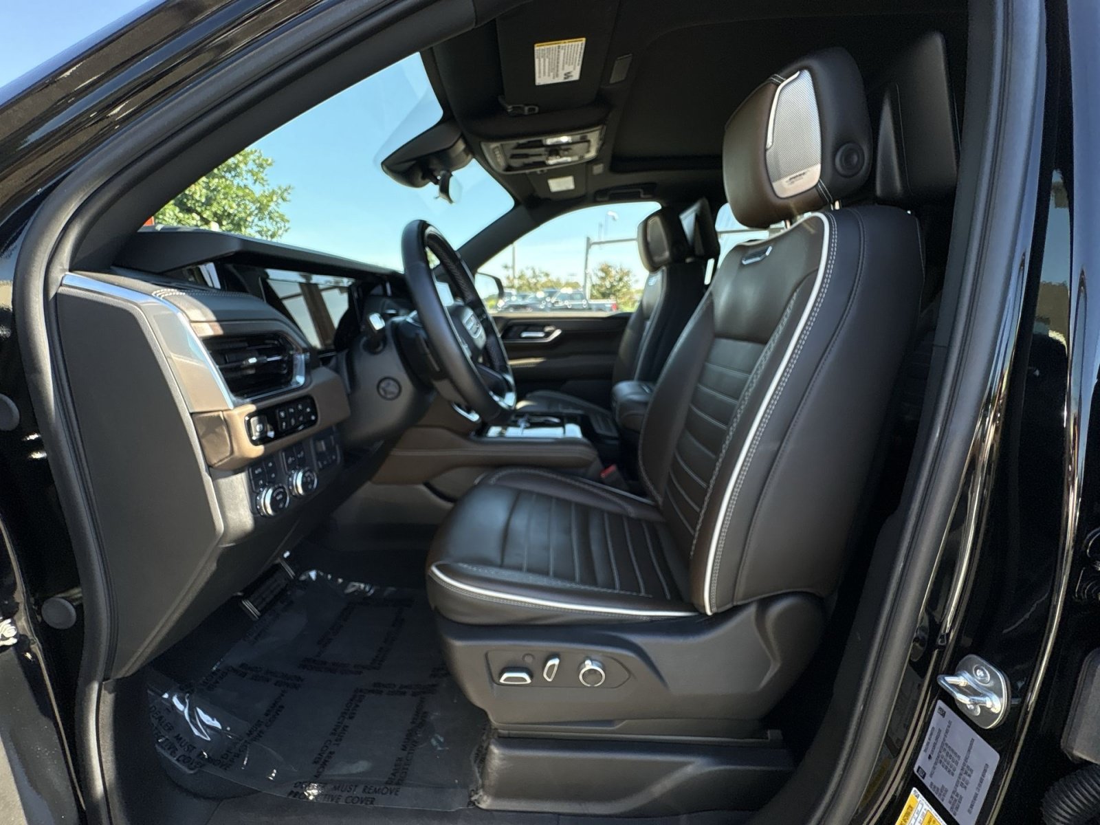 Used 2025 GMC Yukon XL Denali Ultimate AWD/4WD image 13