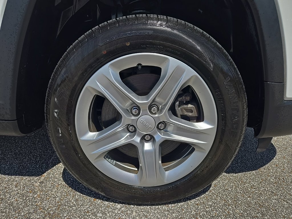 Used 2023 Jeep Compass Latitude AWD/4WD image 27