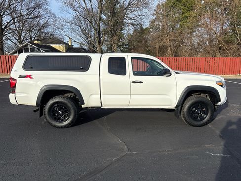 Used 2021 Toyota Tacoma SR image 8