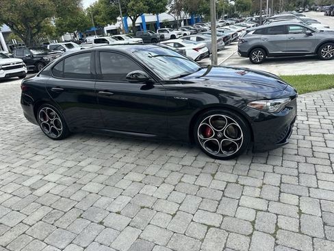 Used 2022 Alfa Romeo Giulia Veloce RWD image 15
