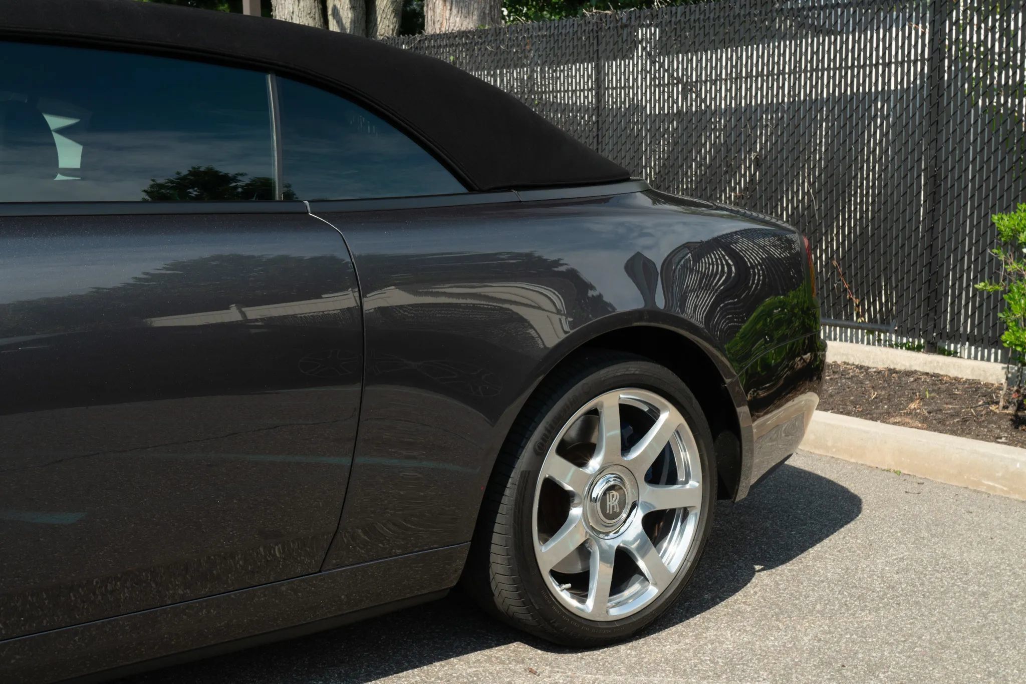 Used 2017 Rolls-Royce Dawn RWD image 51