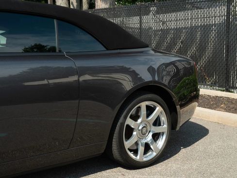 Used 2017 Rolls-Royce Dawn RWD image 51