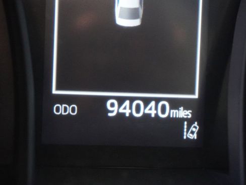 Certified 2022 Toyota Camry SE image 9