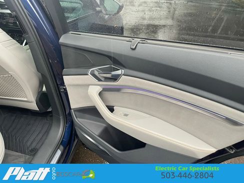 Used 2022 Audi e-tron Chronos w/ Chronos Package image 49