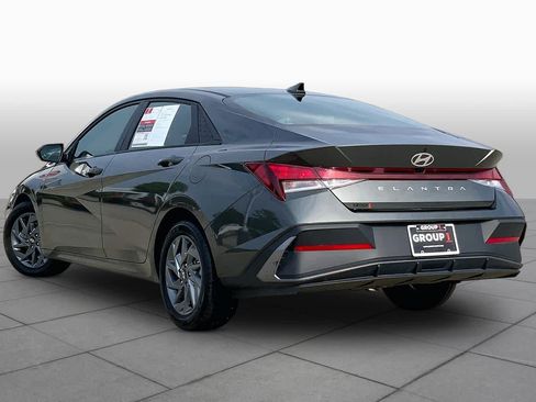 Used 2024 Hyundai Elantra SEL FWD image 11