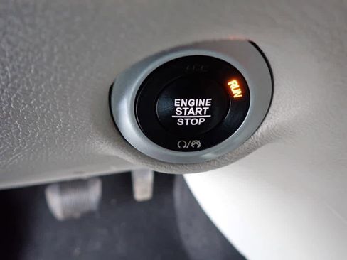 Used 2020 Chrysler Pacifica Touring image 26