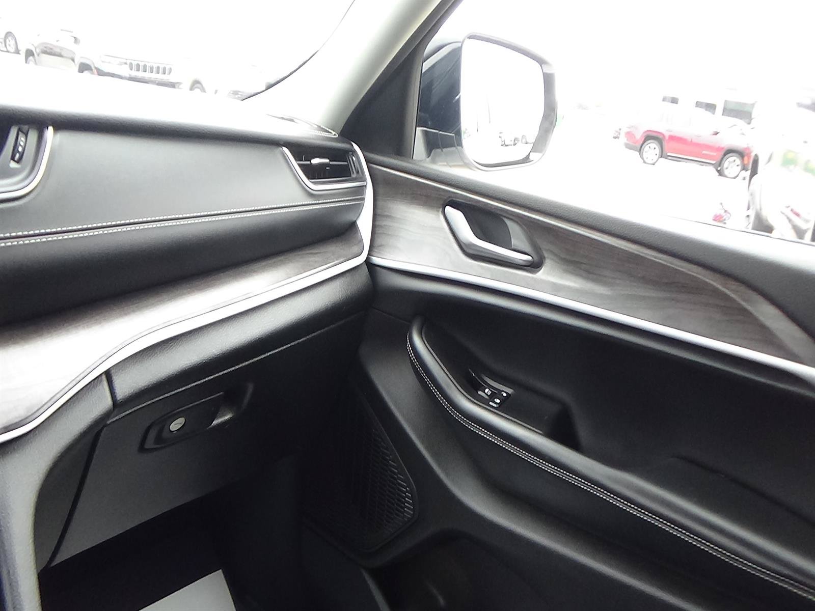 Used 2023 Jeep Grand Cherokee L Limited AWD/4WD image 26