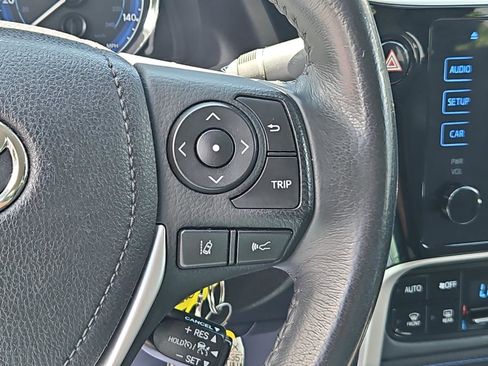 Used 2017 Toyota Corolla SE w/ Carpet Mat Package (TMS) FWD image 28