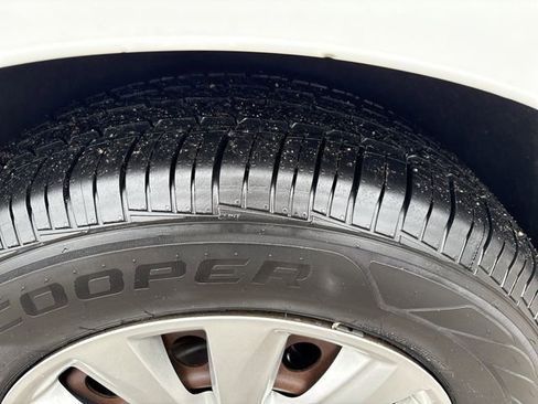 Used 2020 Chrysler Voyager L image 48